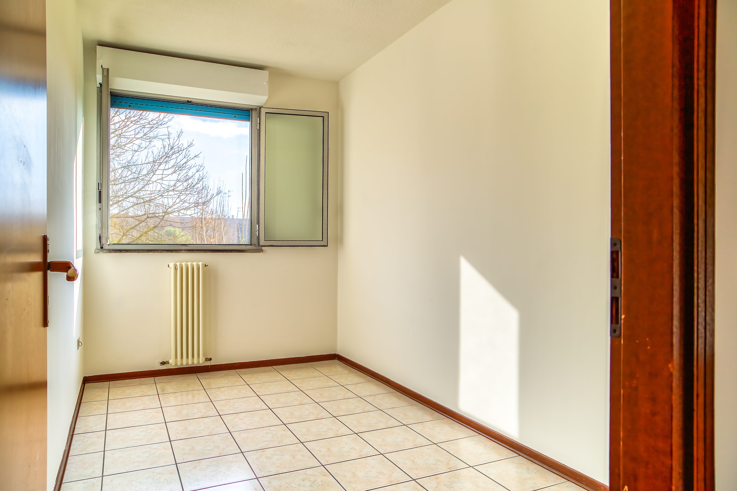 Prima camera da letto vista d'insieme