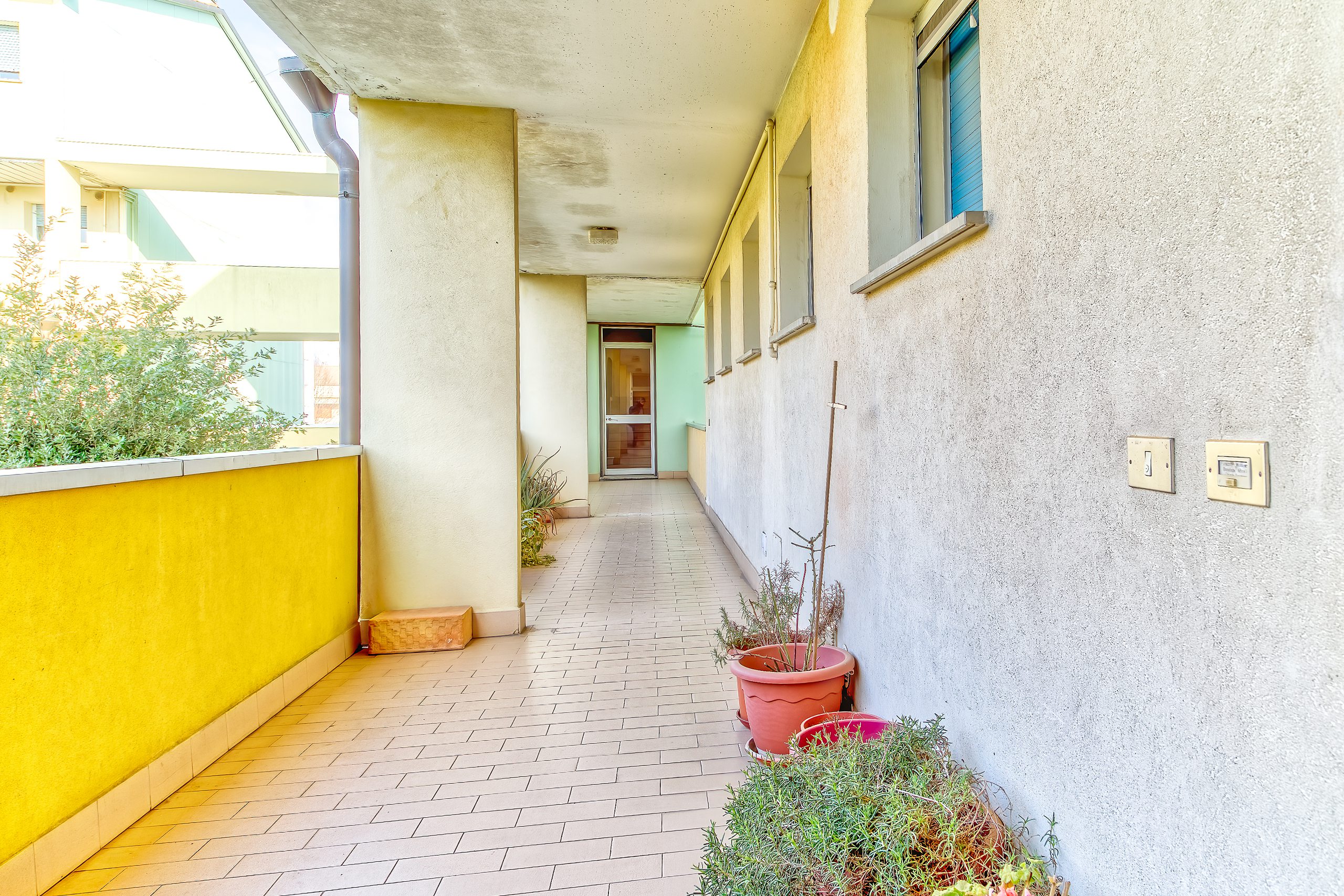 Loggiato condominiale di accesso all'appartamento